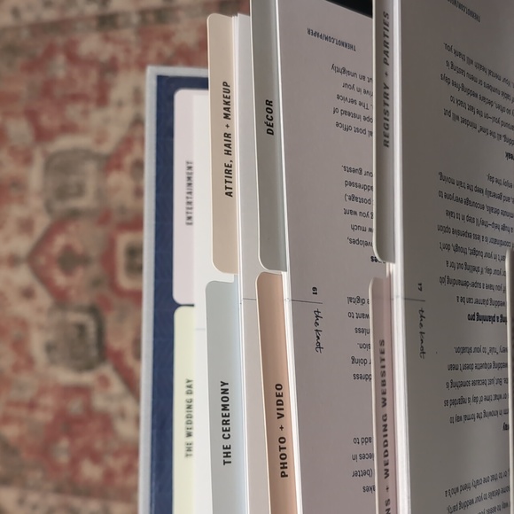 The Knot Wedding Planner and Organizer Binder - Picture 4 of 4